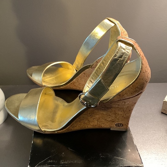 Gucci Gold Metallic Cork Wedge Sandals - Picture 4 of 12